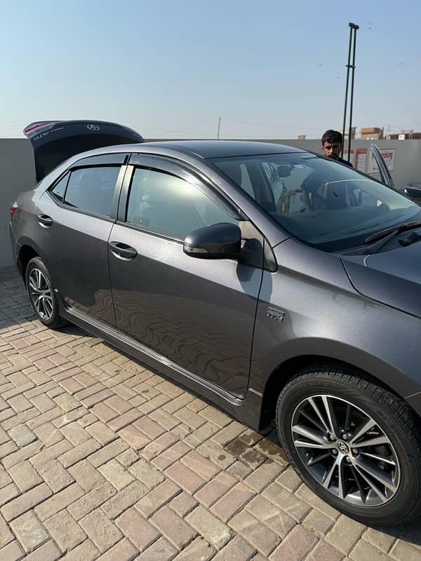 Toyota Corolla Altis 1.6 2018 10