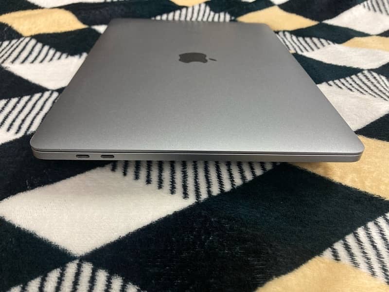 Macbook pro M2 13inches 8/256gb 2