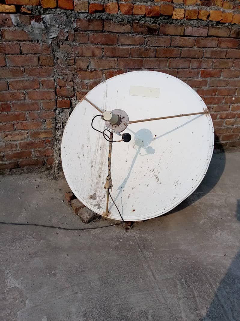 Dish aentena with receiver 2