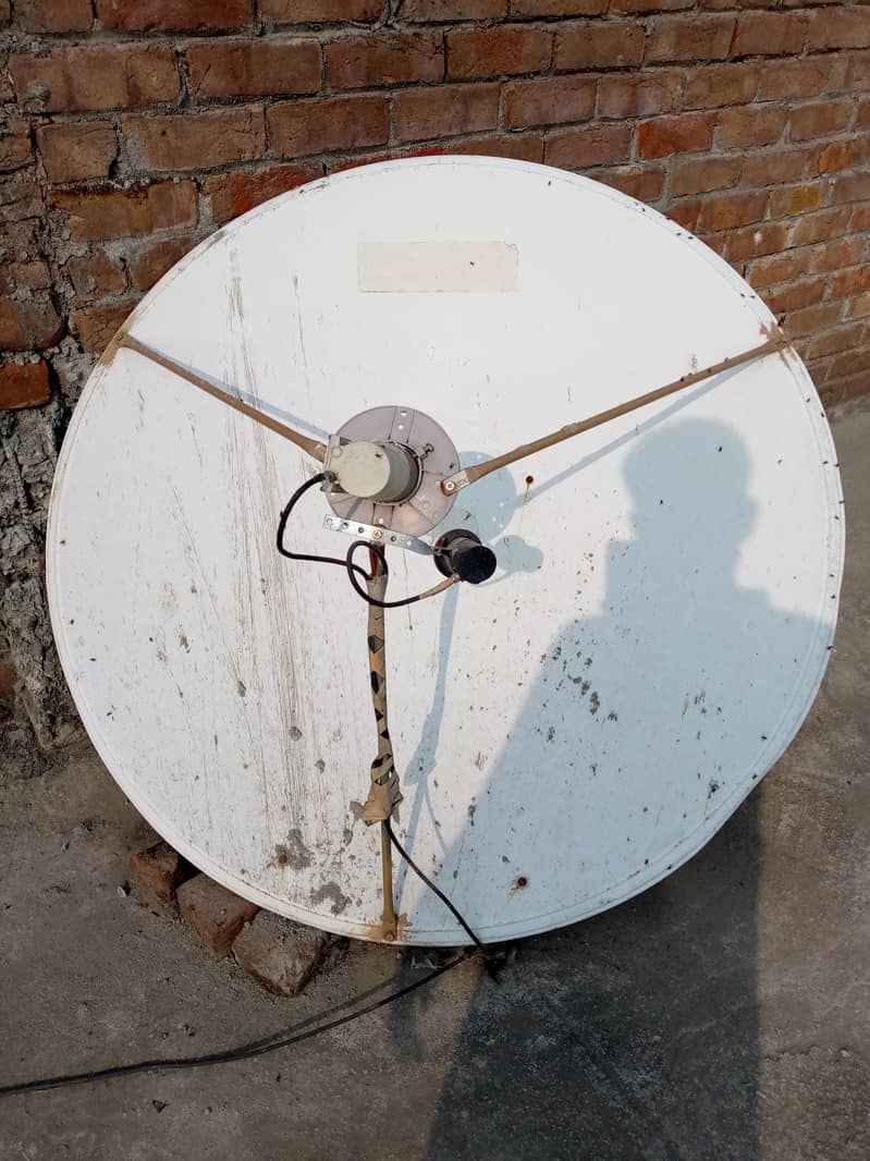 Dish aentena with receiver 3