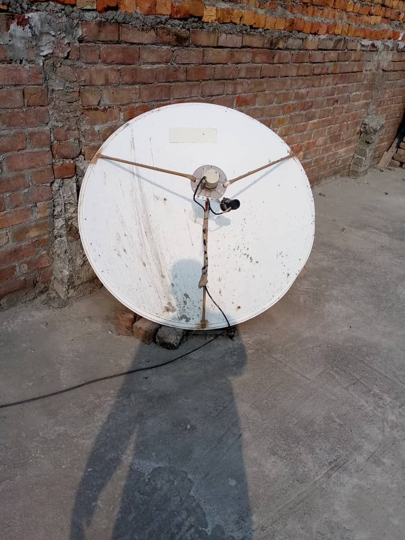 Dish aentena with receiver 4