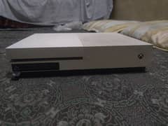 Selling Xbox one s 0