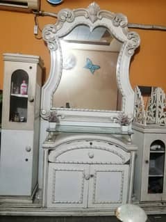 Dressing Table in white deco paint