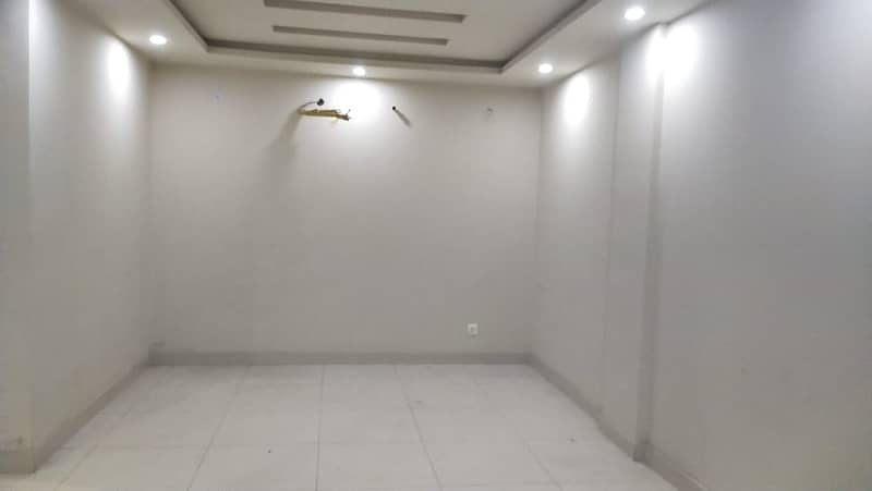 1 BED LIKE NEW APARTMENT FOR RENT IN SECTOR E MAIN BOULEVARD BAHRIA TOWN LAHORE 5