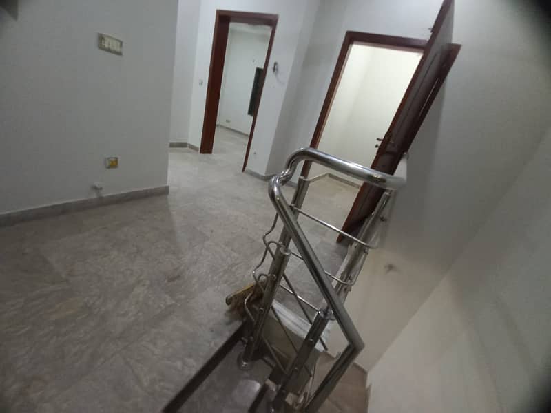 5 MARLA SLIGHTLY USED HOUSE FOR SALE AVAILABLE IN SECTOR D BAHRIA TOWN LAHORE 9