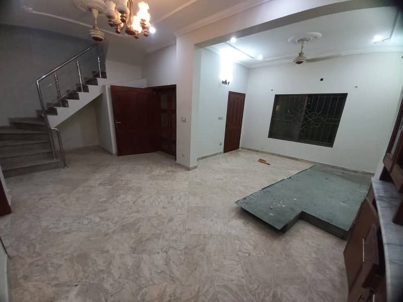 5 MARLA SLIGHTLY USED HOUSE FOR SALE AVAILABLE IN SECTOR D BAHRIA TOWN LAHORE 10