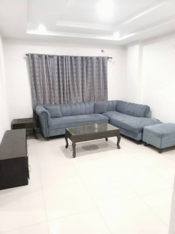 Par day short time one bed appatment for rent bahira town phase 6 any time available 2