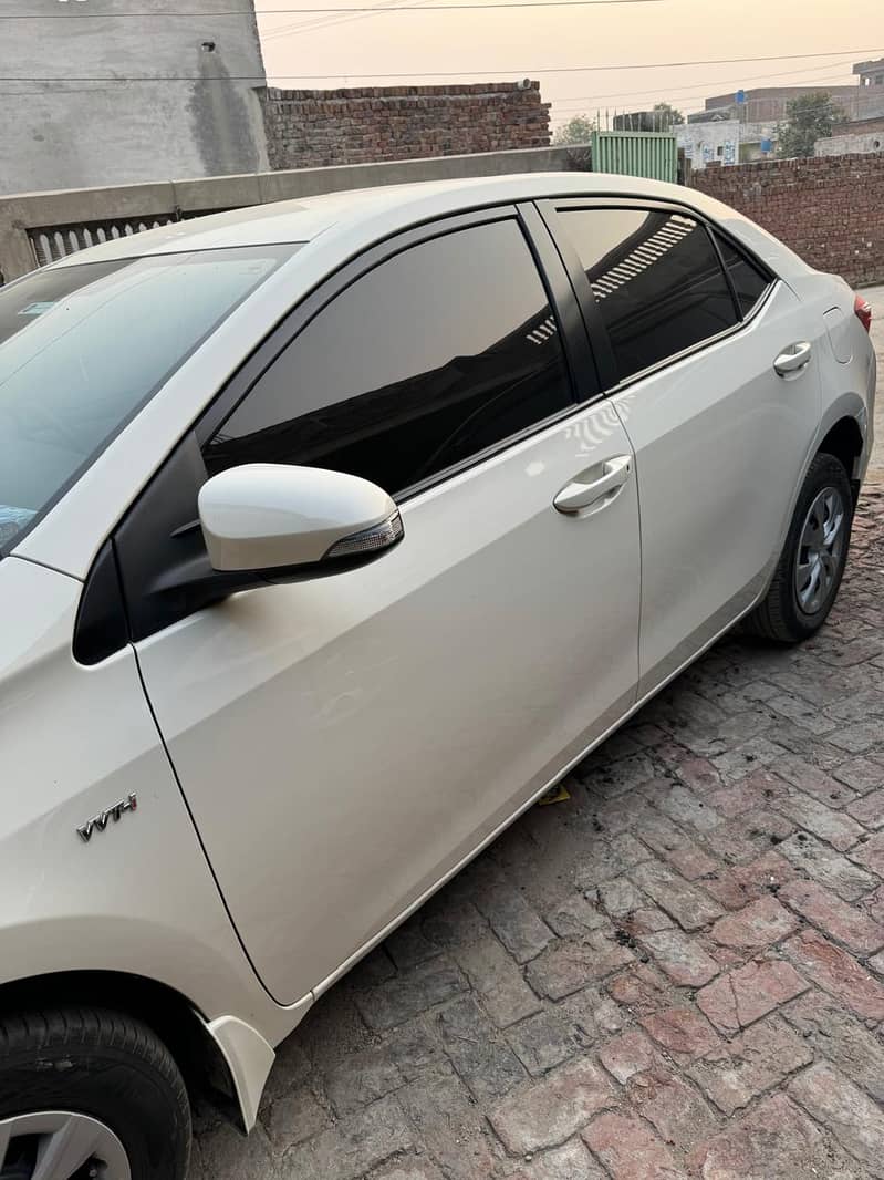 Toyota Corolla XLi VVTi 2015 1