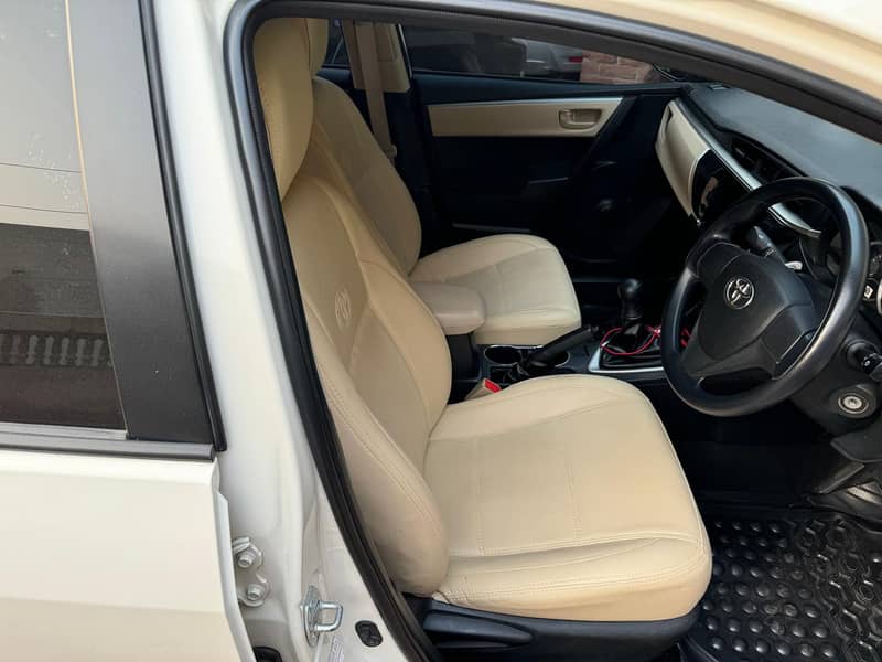 Toyota Corolla XLi VVTi 2015 9