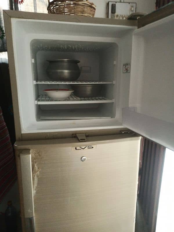 DAWLANCE FRIDGE FOR SALE 1