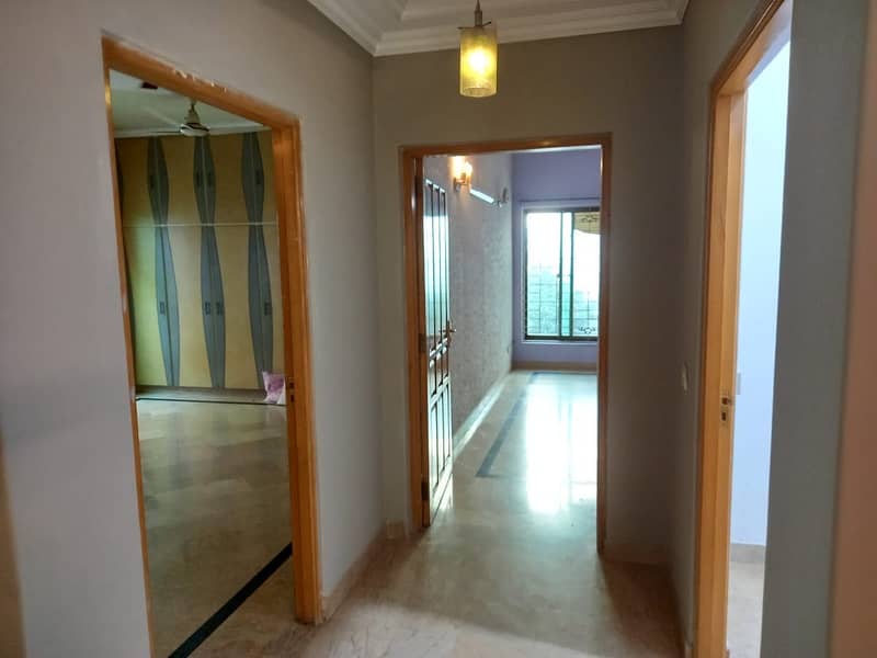 11 Marla Spacious House Available In Johar Town Phase 1 - Block E2 For sale 3