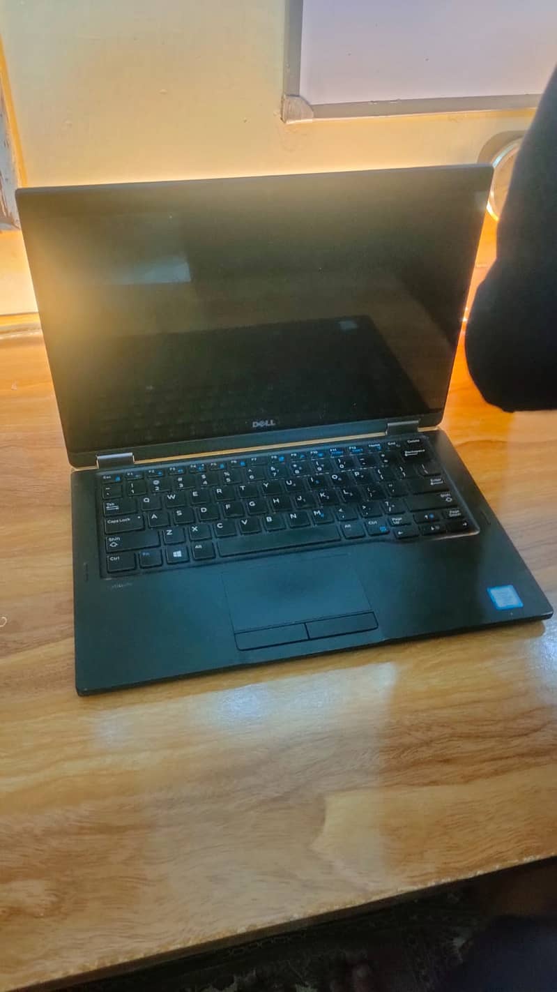 Laptop Dell 5289 - Touch Screen- Core i5 7th Gen - 8gb - SSD 128 gb 8