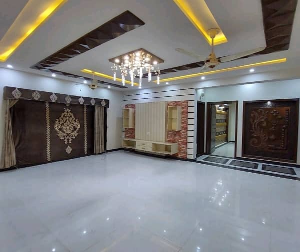 To Sale You Can Find Spacious House In Wapda Town Phase 1 - Block E1 2