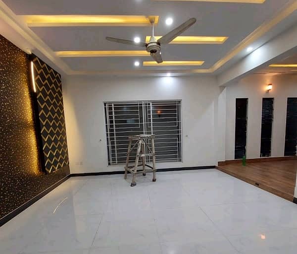 To Sale You Can Find Spacious House In Wapda Town Phase 1 - Block E1 5