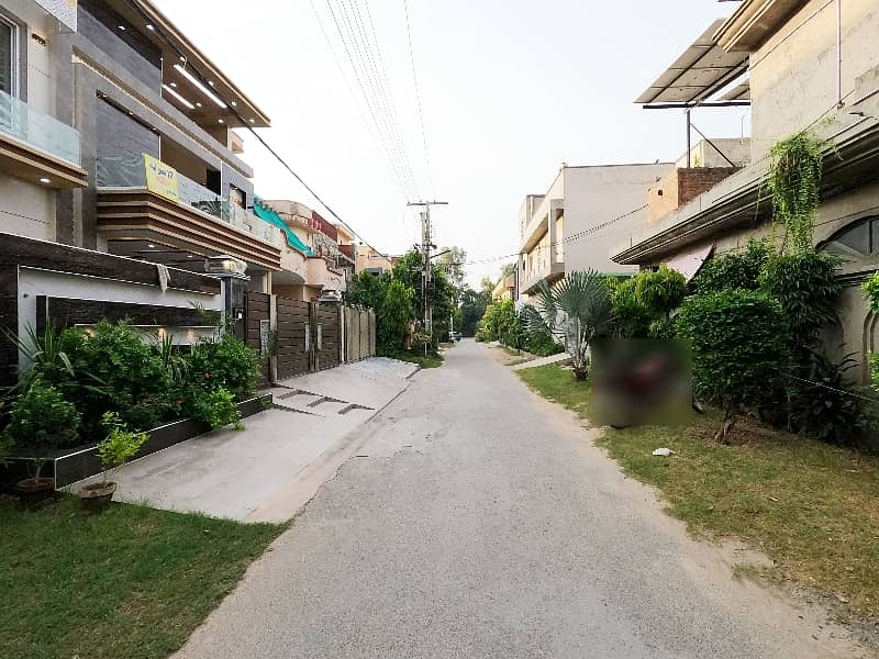 Ideal 12 Marla House Available In Johar Town Phase 2 - Block H3, Lahore 4