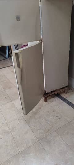 Dawlance fridge double door for sale.