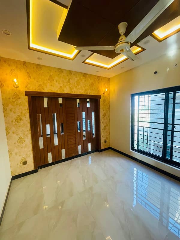 5 MARLA BRAND NEW BEAUTIFUL FOR SALE IN SECTTOR D BAHRIA TOWN LAHORE 10