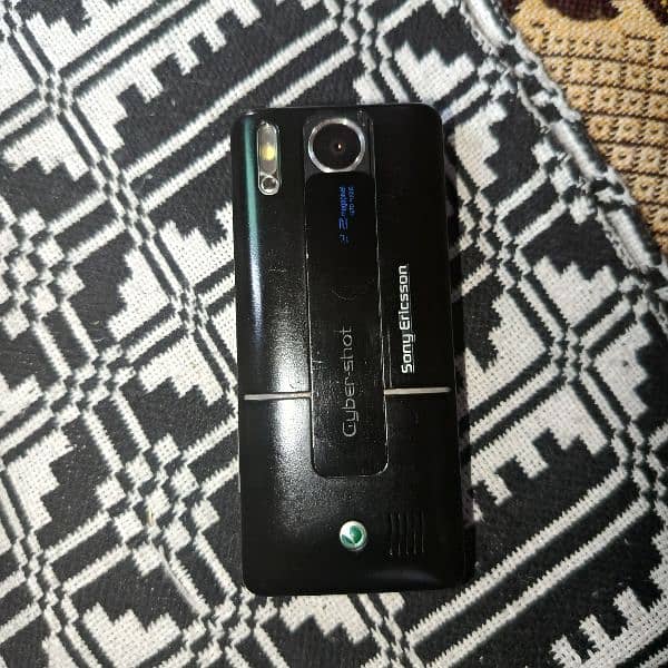 Sony Ericsson K770i 1