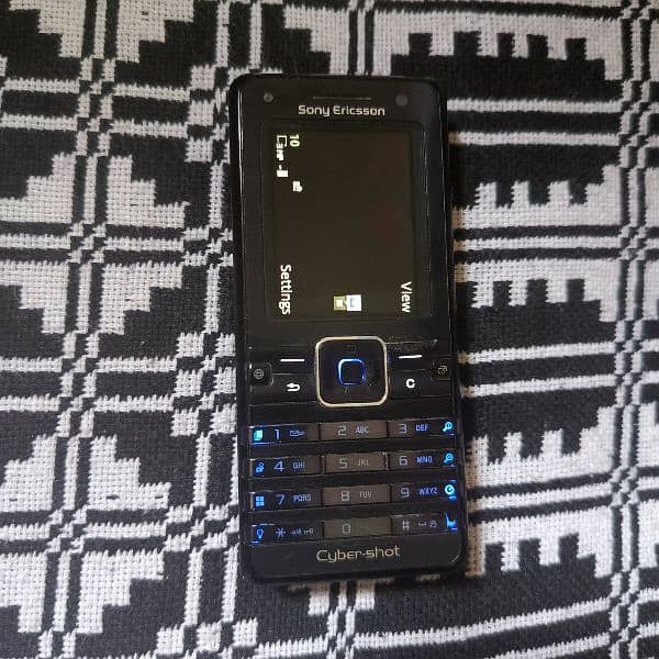 Sony Ericsson K770i 3