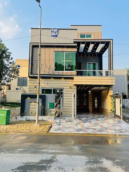 05 MARLA BRAND NEW BEAUTIFUL HOUSE FOR SALE IN SECRE E JINNAH BLOCK BAHRIA TOWN LAHORE 0