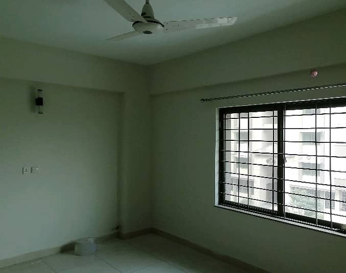 Centrally Located Flat Available In Askari 10 - Sector F For sale 4