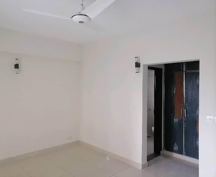 Centrally Located Flat Available In Askari 10 - Sector F For sale 5