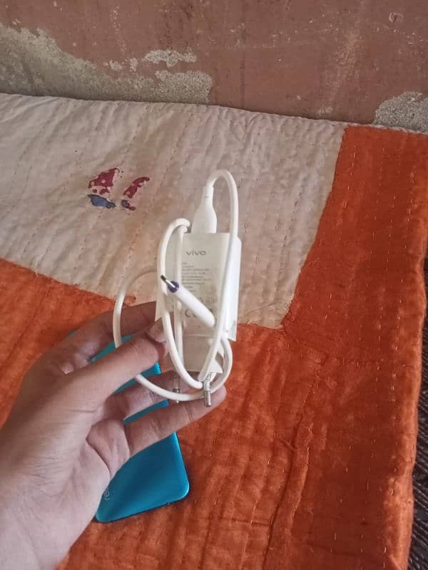 aalu ke Koi Fark Nahin hai only mobile hai charger hai 2