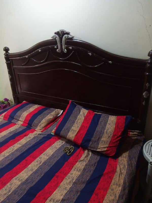 wooden double bed gud quality 1