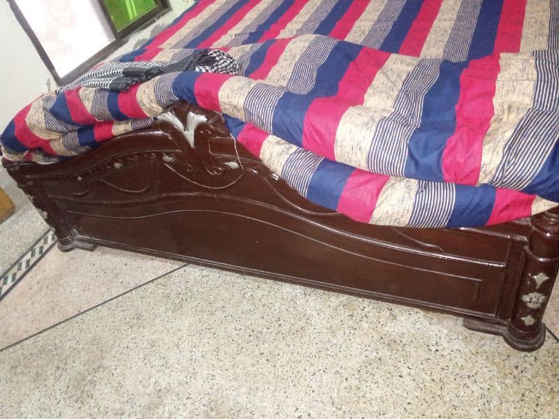 wooden double bed gud quality 2