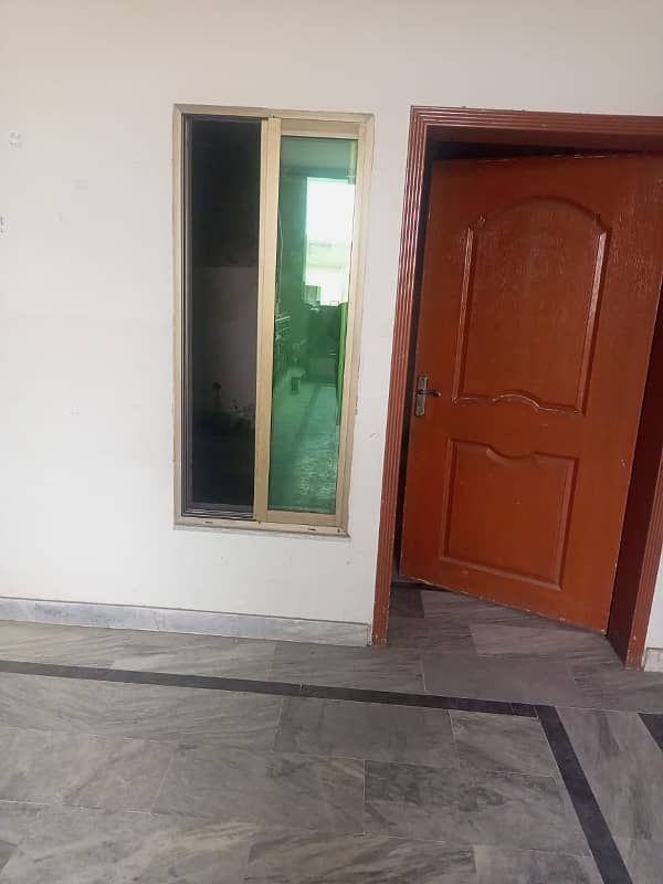 Upper Portion 4 bed main nishat colony 5