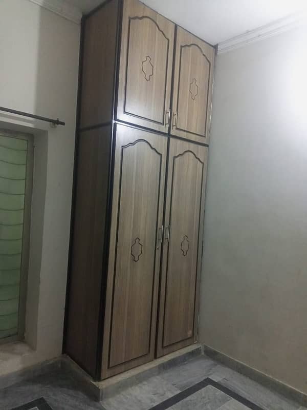 Upper Portion 4 bed main nishat colony 12