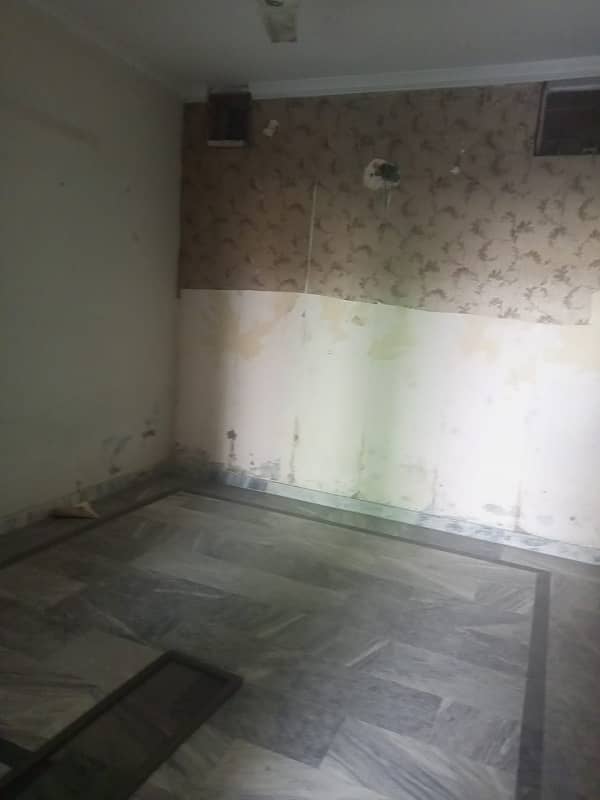 Upper Portion 4 bed main nishat colony 14