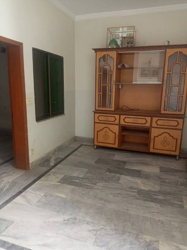 Upper Portion 4 bed main nishat colony 15