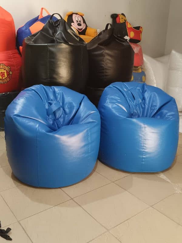 PREMIUM LEATHERITE BEAN BAG SOFAS / Football bean bags 13