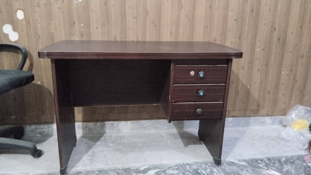 Office Laptop Tables and Chair for sale 0