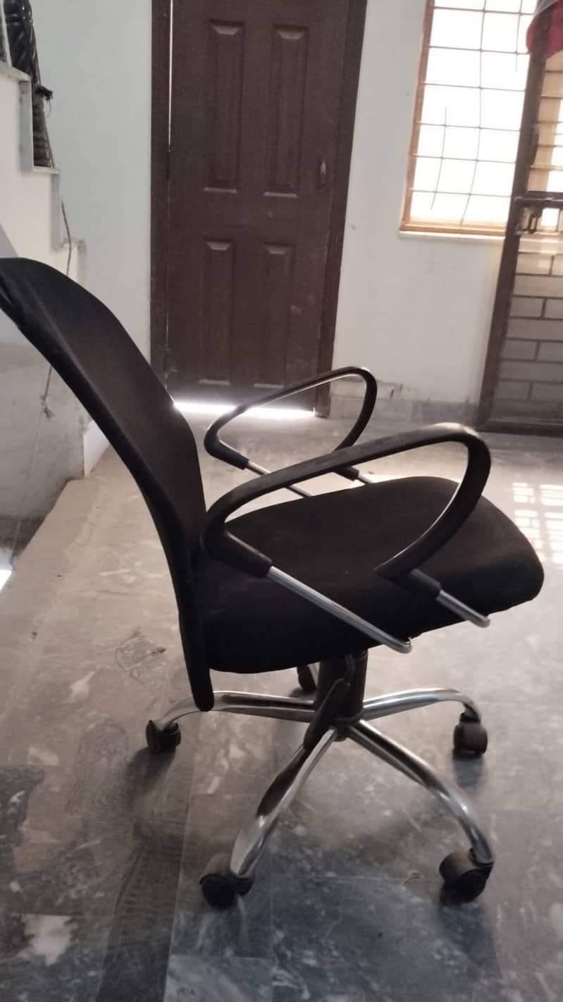 Office Laptop Tables and Chair for sale 3