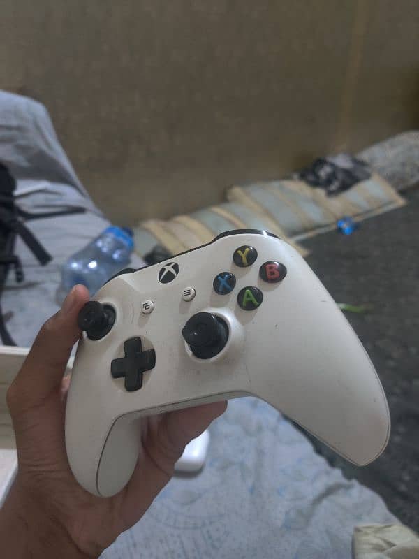 Selling Xbox one s 3