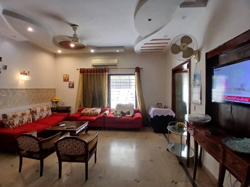 10 Marla Full House Is Available For Rent Fully Furnished In DHA Phase 5 Lahore At Super Hot Location 100% orignal pictures 19