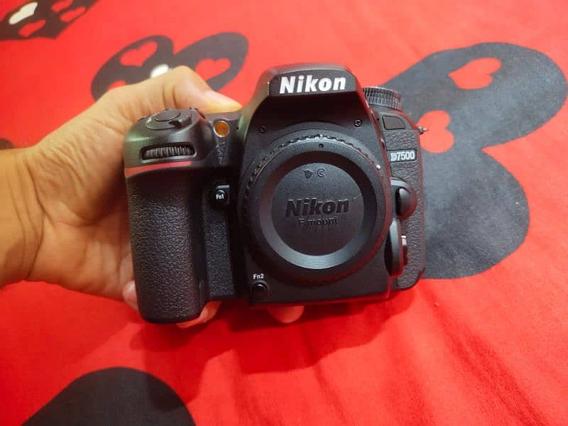 Nikon D7500  with 18-140 Lens VR Condition 10/10 4