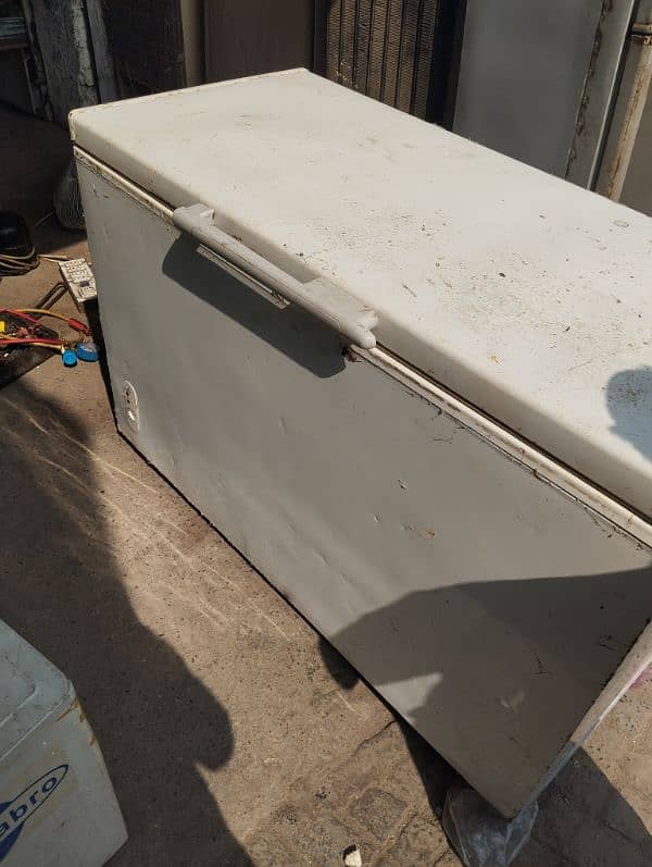 wawes single Door Deep freezer full size urgent for sale 0