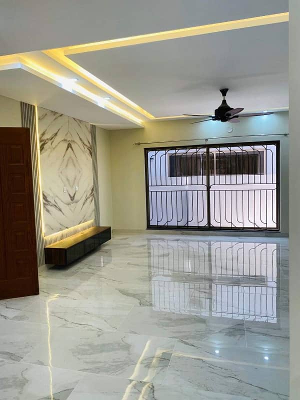 15 Marla Beautiful Brig House For Sale in Askari-10 18