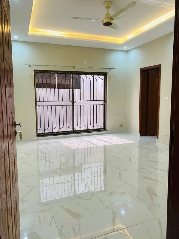 15 Marla Beautiful Brig House For Sale in Askari-10 20