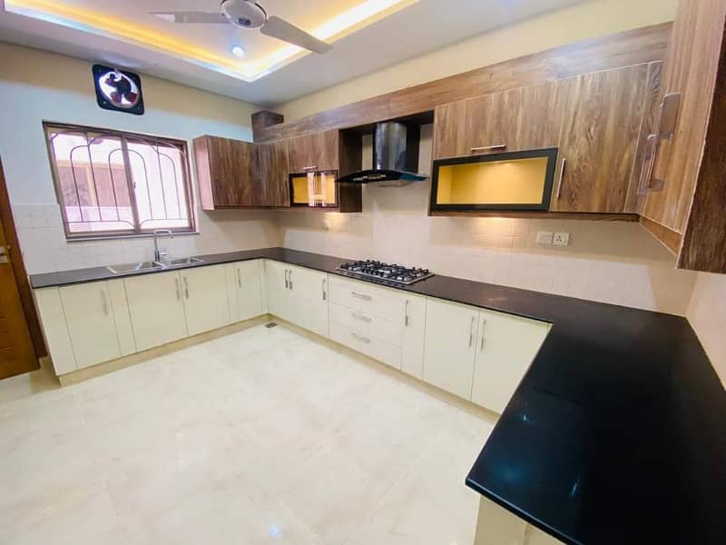 15 Marla Beautiful Brig House For Sale in Askari-10 26