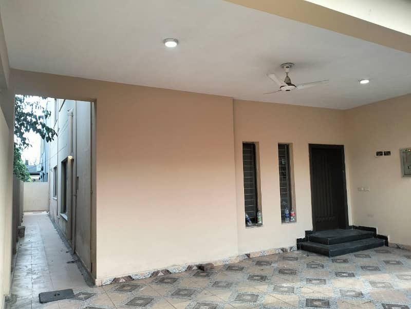 17 Marla Brig House For Sale Near To Park In Askari-10 Sector-F 3