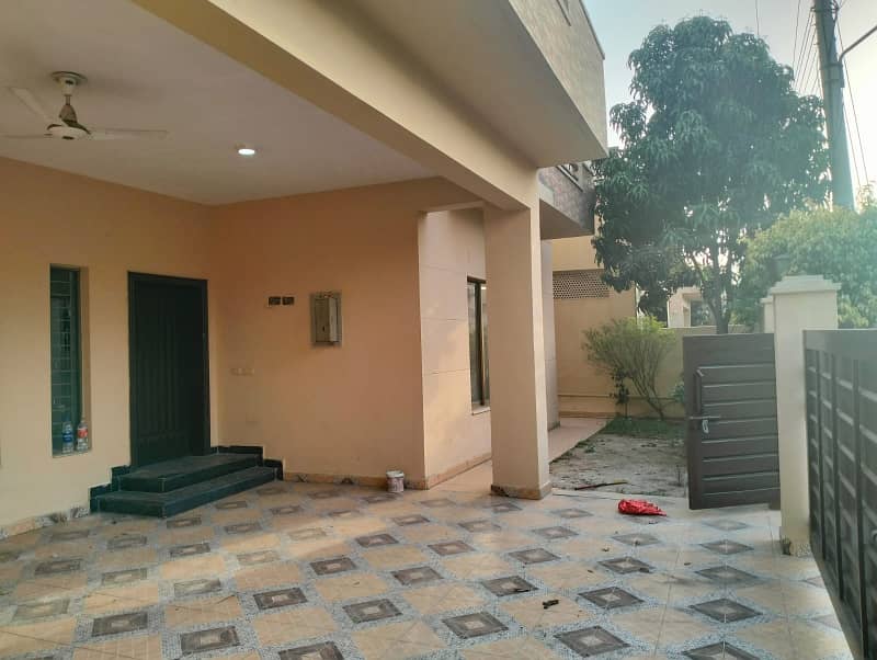 17 Marla Brig House For Sale Near To Park In Askari-10 Sector-F 4