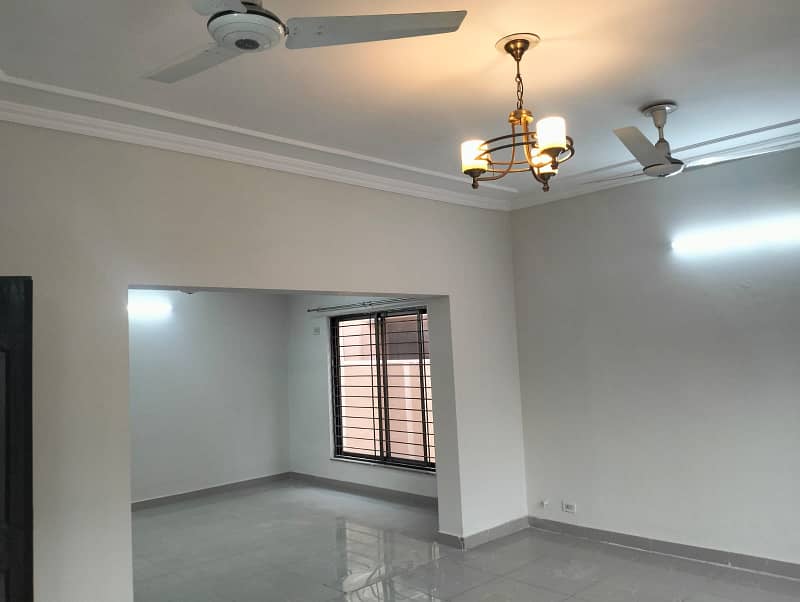 17 Marla Brig House For Sale Near To Park In Askari-10 Sector-F 5