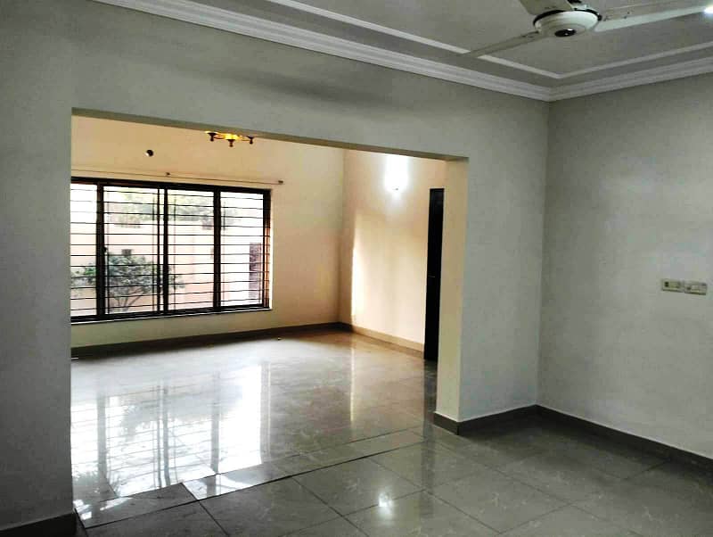 17 Marla Brig House For Sale Near To Park In Askari-10 Sector-F 7