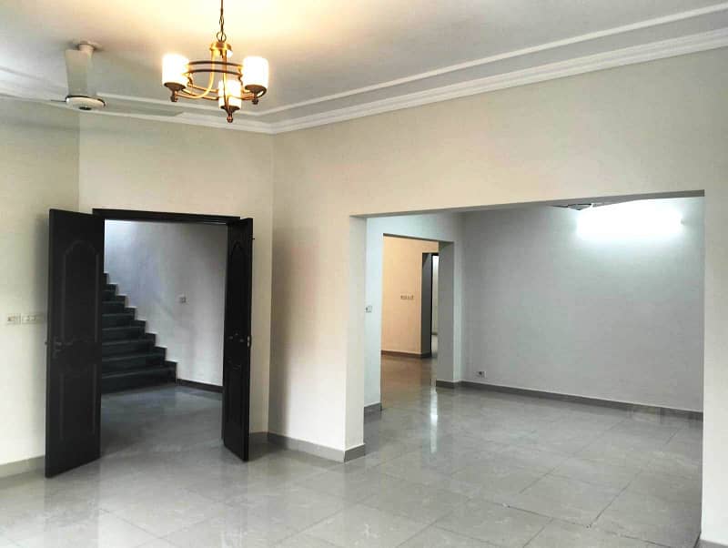 17 Marla Brig House For Sale Near To Park In Askari-10 Sector-F 8