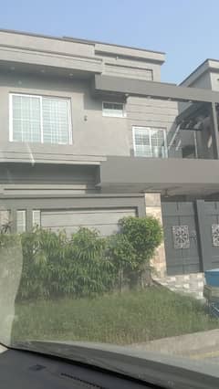 10 Marla New House Available For Rent In Block B