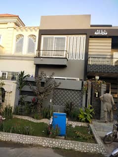 10 Marla New House Near Park, Market & Mosque Available For Rent